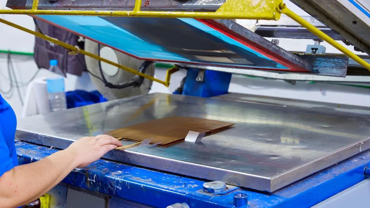 How Custom Print and Signs Drive Retail Success in Dubai